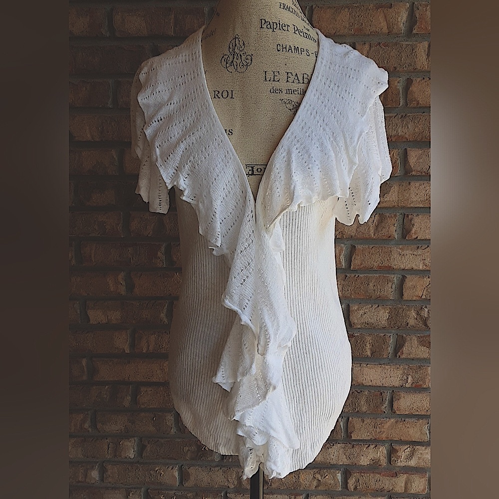 Lauren Ralph Lauren White Ruffled 100% Linen Flutter Sleeve Snap Button Sweater.